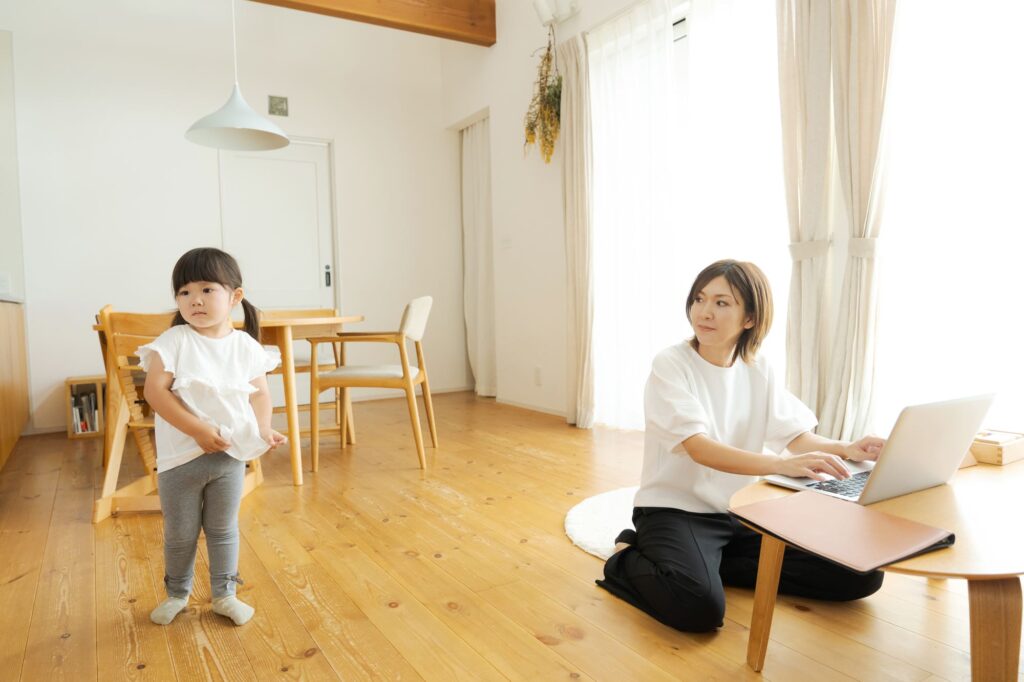 子育てしながらできる副業|専業主婦のママや育休中でも稼げる仕事を紹介